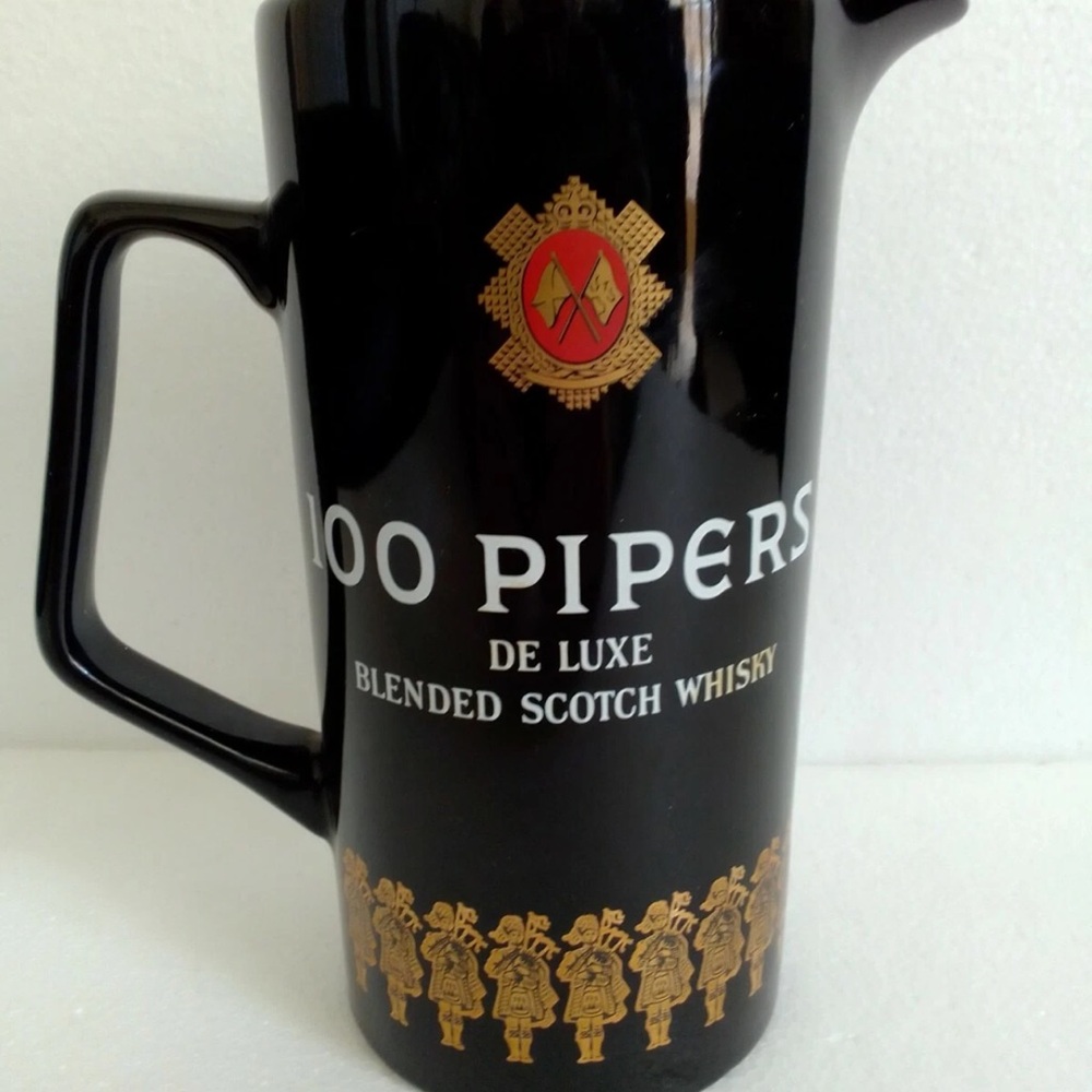 SEAGRAM'S 100 PIPERS SCOTCH WHISKY ADVERTISIGN VTG CERAMIC PITCHER / WATER JUG